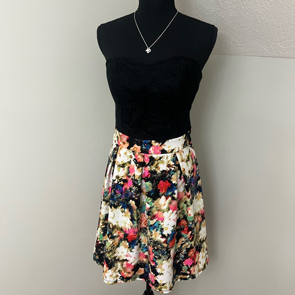 Exhilaration size medium strapless dress
